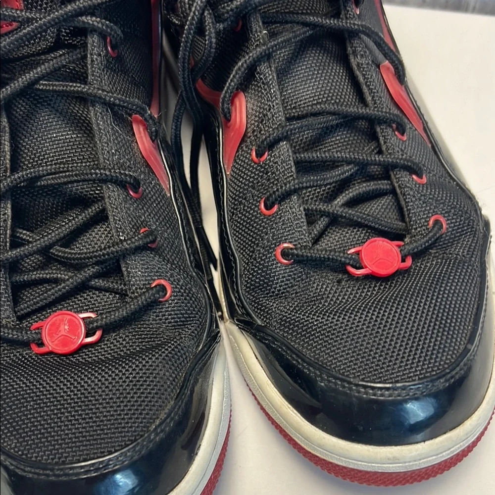 Jordan Men's Black‎ and Red Sneakers